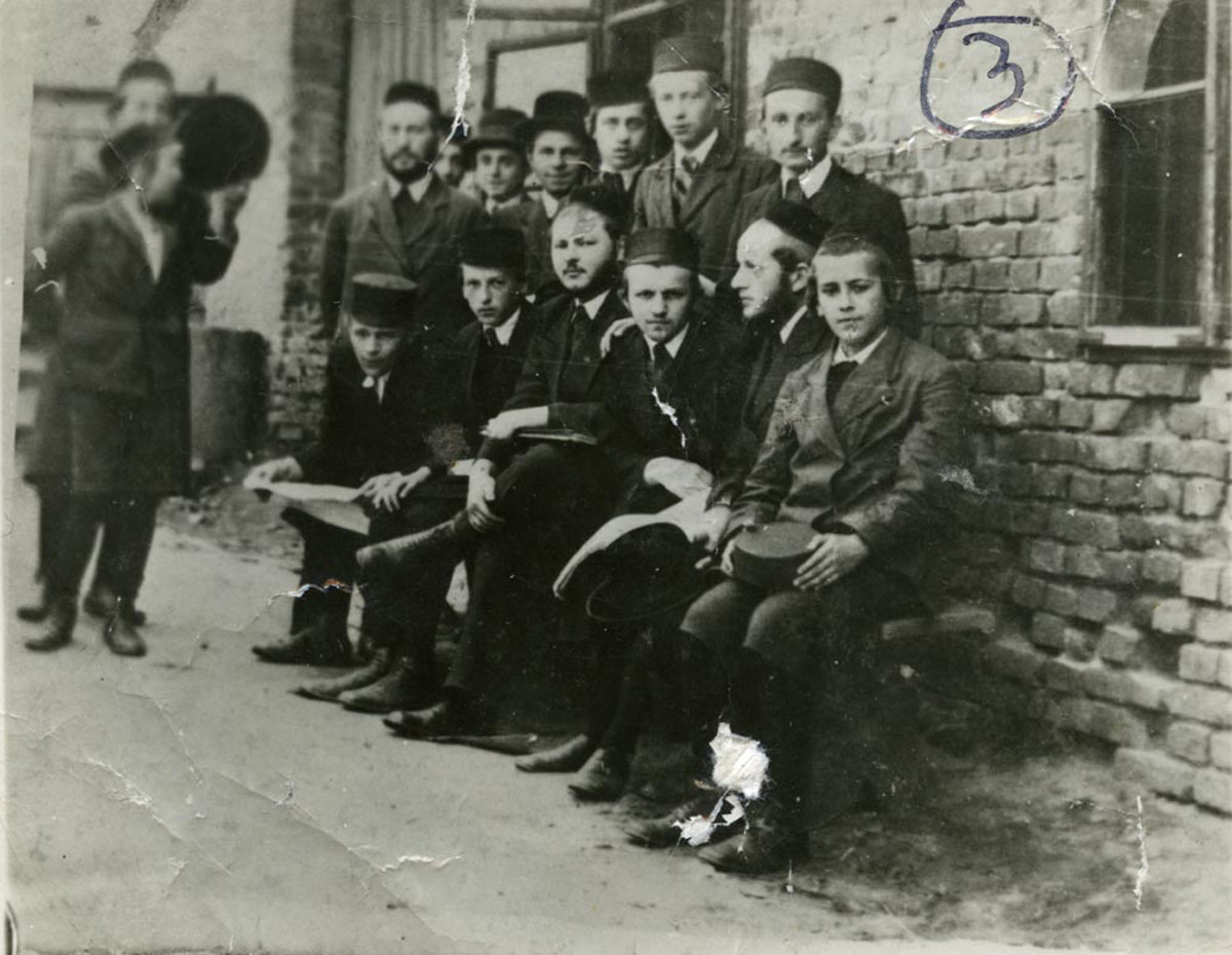 תלמידי ישיבה מפולין לפני המלחמה